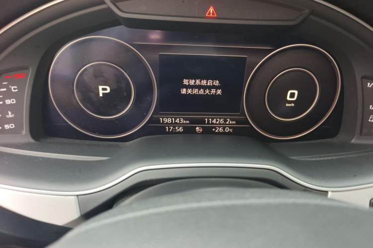 Used Audi Q7 2018 40 TFSI Comfort Model Odometer Close Up