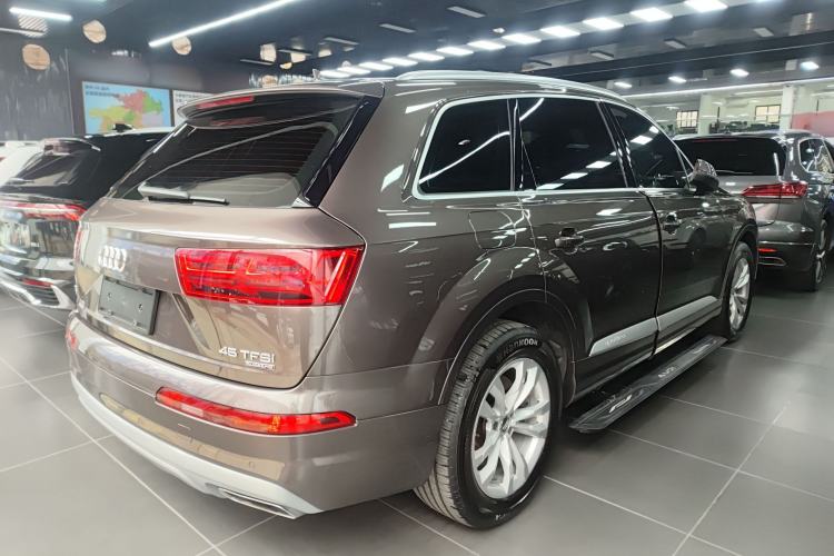 Used Audi Q7 2018 45 TFSI Technology Edition Rear Right 45 Deg