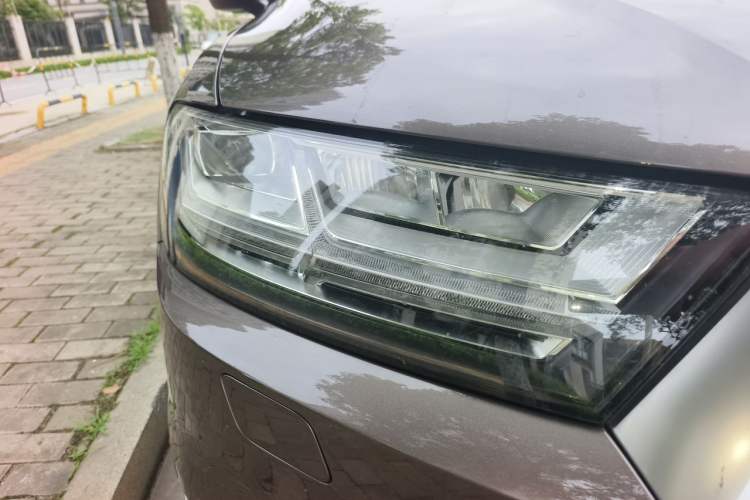 Used Audi Q7 2018 40 TFSI Comfort Model Right Front Headlight