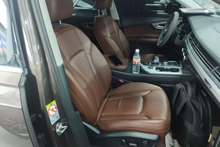 Used Audi Q7 2018 45 TFSI Technology Edition Right Front Seat