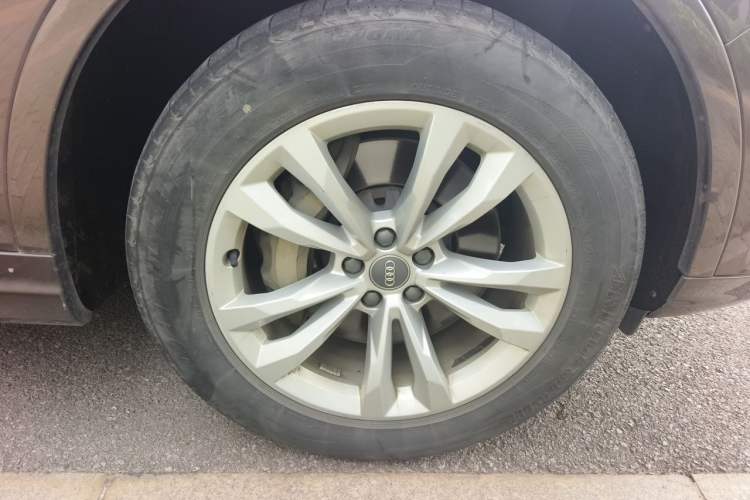 Used Audi Q7 2018 40 TFSI Comfort Model Right Front Wheel Hub