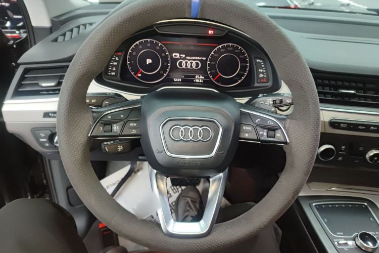 Used Audi Q7 2018 45 TFSI Technology Edition Steering Wheel