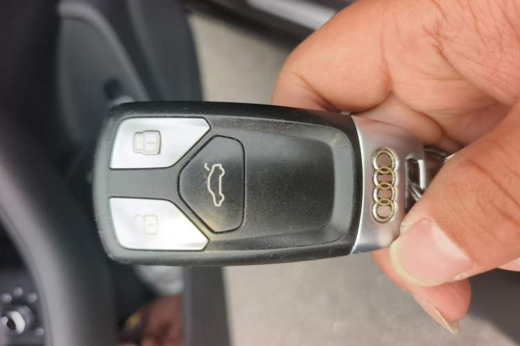 Used Audi Q7 2018 40 TFSI Comfort Model Vehicle Key