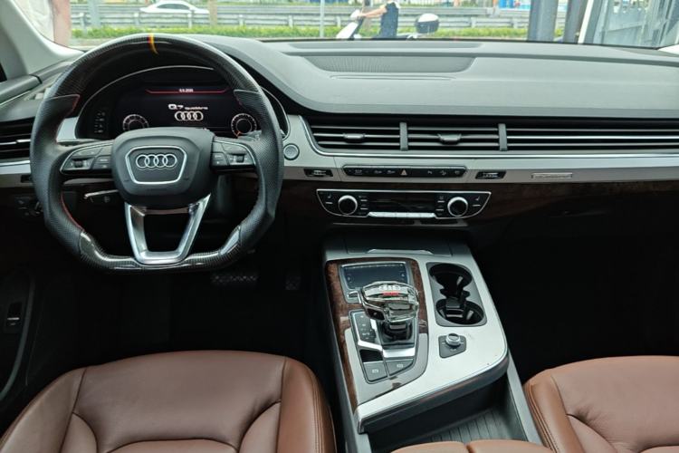 Used Audi Q7 2018 45 TFSI S line Sport Edition Center Console