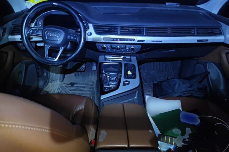 Used Audi Q7 2018 45 TFSI Technology Edition Center Console