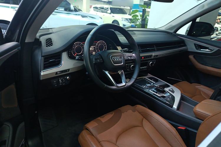 Used Audi Q7 2018 45 TFSI Prestige Edition Center Console