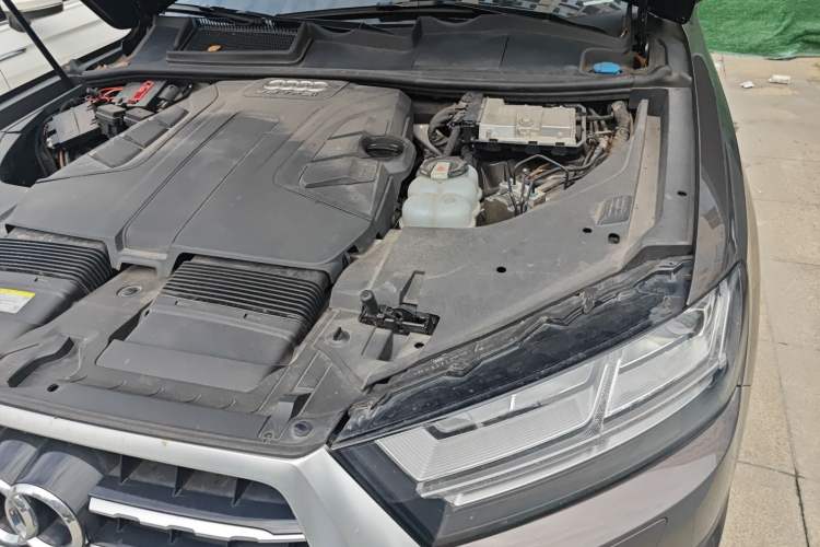 Used Audi Q7 2018 45 TFSI S line Sport Edition Engine Bay Left