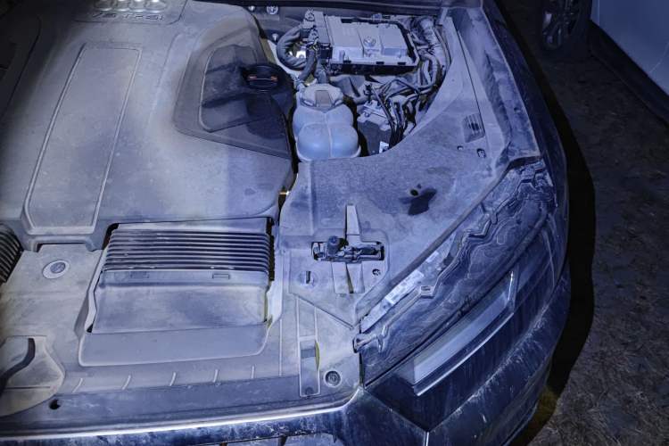 Used Audi Q7 2018 45 TFSI Technology Edition Engine Bay Left