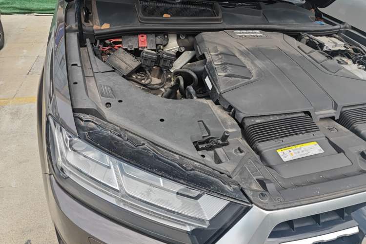 Used Audi Q7 2018 45 TFSI S line Sport Edition Engine Bay Right