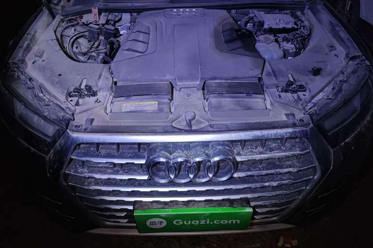 Used Audi Q7 2018 45 TFSI Technology Edition Engine Bay