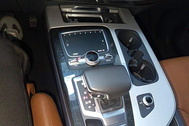 Used Audi Q7 2018 45 TFSI Prestige Edition Gear Lever