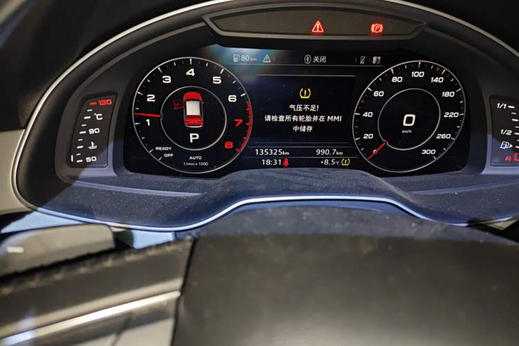 Used Audi Q7 2018 45 TFSI Technology Edition Odometer Close Up
