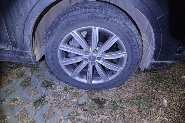 Used Audi Q7 2018 45 TFSI Technology Edition Right Front Wheel Hub