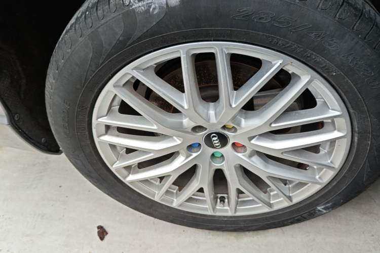 Used Audi Q7 2018 45 TFSI S line Sport Edition Right Rear Wheel Hub