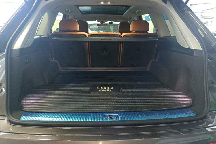 Used Audi Q7 2018 45 TFSI Prestige Edition Trunk