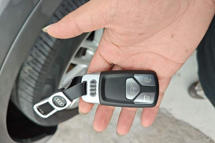Used Audi Q7 2018 45 TFSI S line Sport Edition Vehicle Key