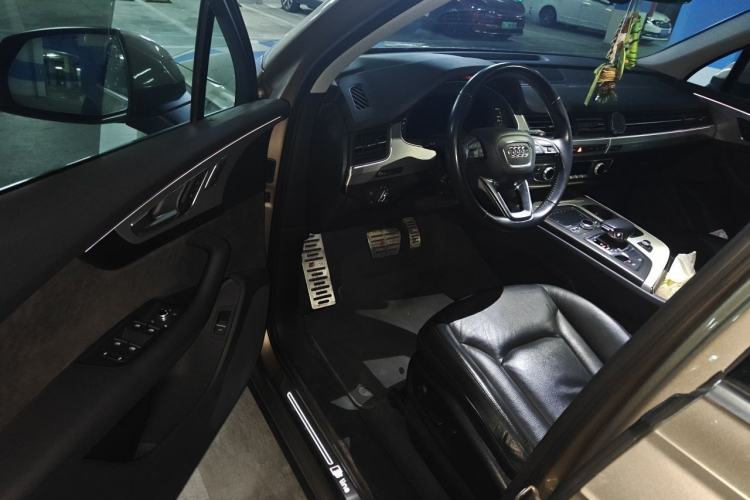 Used Audi Q7 2018 40 TFSI Comfort Model Driver Seat