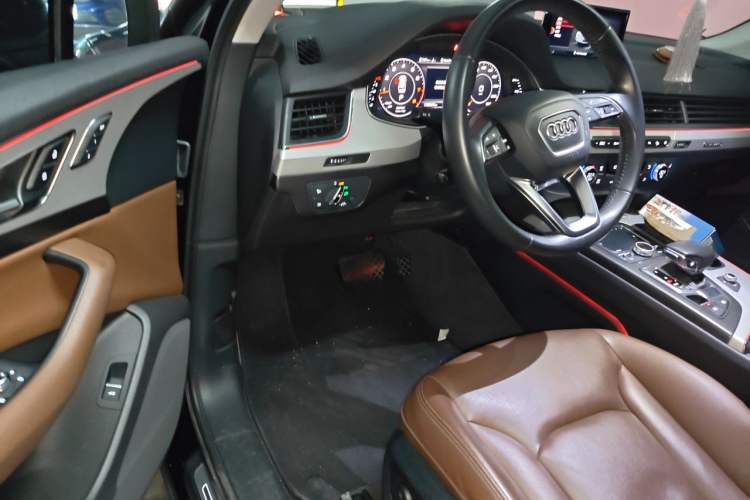 Used Audi Q7 2018 40 TFSI Comfort Model Driver Seat