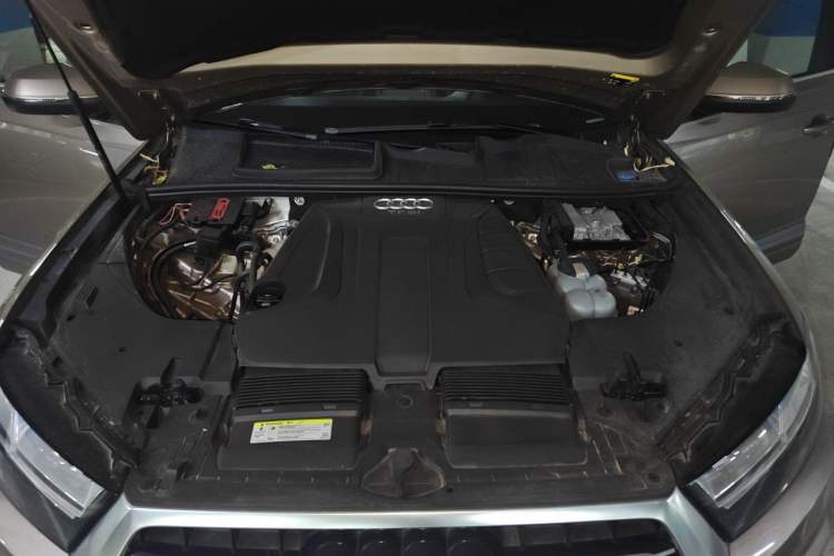 Used Audi Q7 2018 40 TFSI Comfort Model Engine Bay