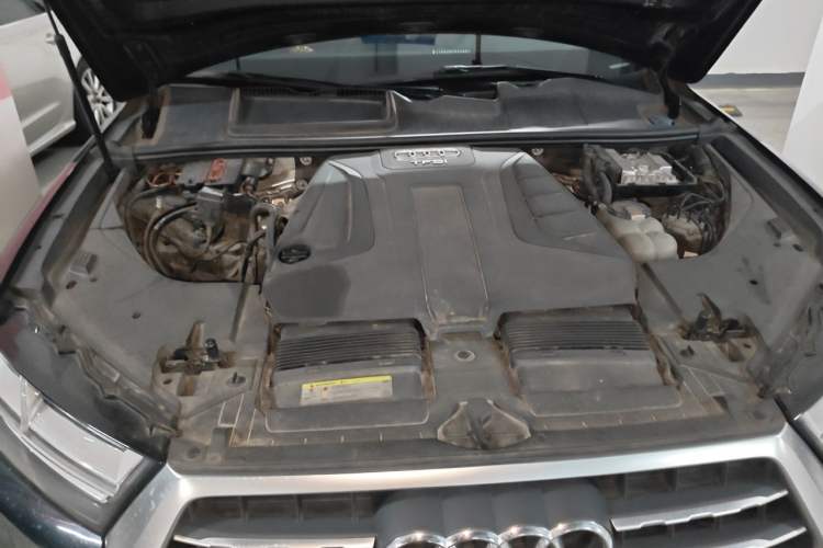Used Audi Q7 2018 40 TFSI Comfort Model Engine Bay