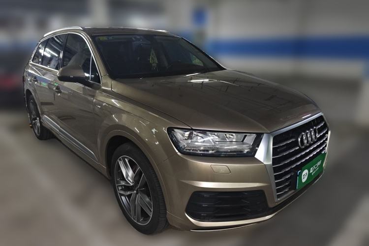 Used Audi Q7 2018 40 TFSI Comfort Model Front Right 45 Deg