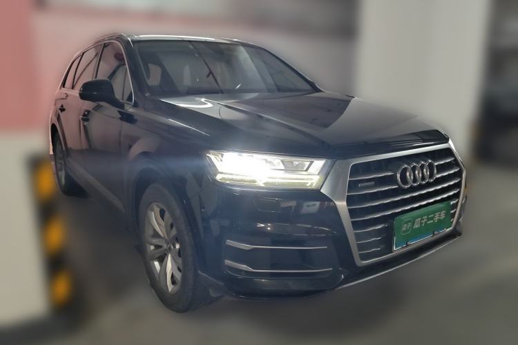 Used Audi Q7 2018 40 TFSI Comfort Model Front Right 45 Deg