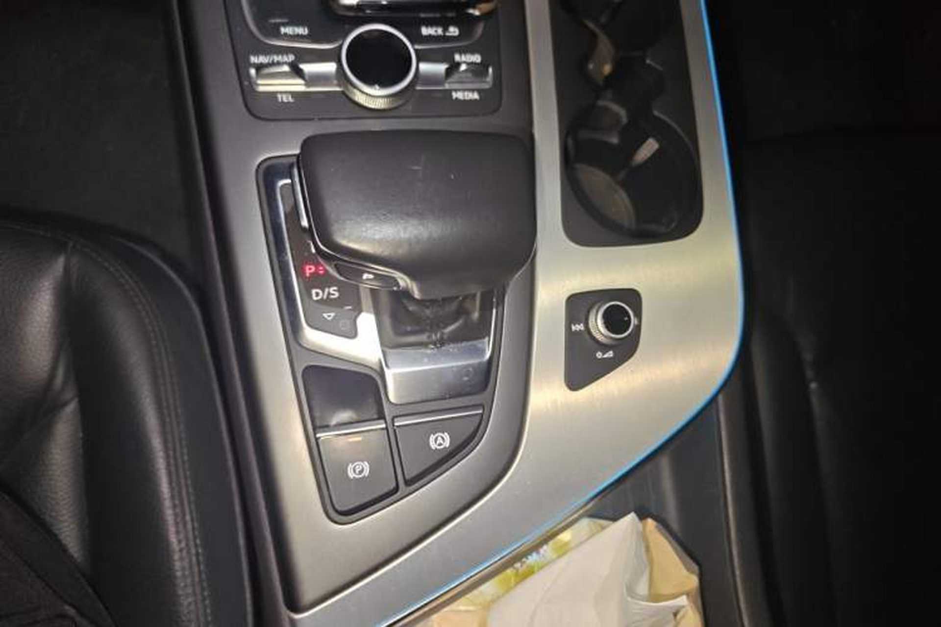 Used Audi Q7 2018 40 TFSI Comfort Model Gear Lever