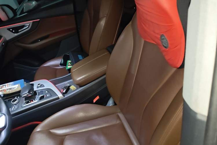 Used Audi Q7 2018 40 TFSI Comfort Model Left Front Seat