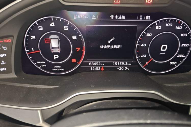 Used Audi Q7 2018 40 TFSI Comfort Model Odometer Close Up