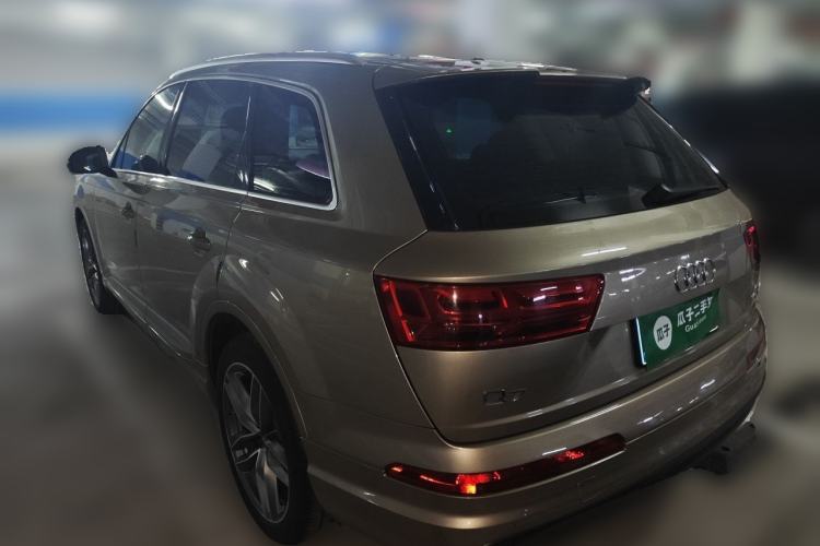 Used Audi Q7 2018 40 TFSI Comfort Model Rear Left 45 Deg