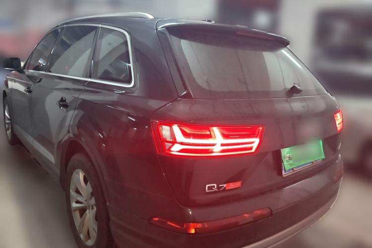 Used Audi Q7 2018 40 TFSI Comfort Model Rear Left 45 Deg