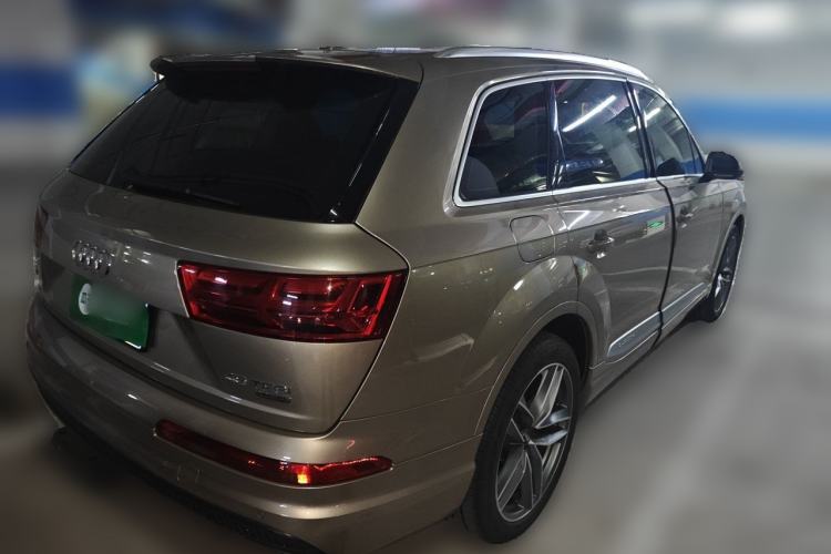 Used Audi Q7 2018 40 TFSI Comfort Model Rear Right 45 Deg