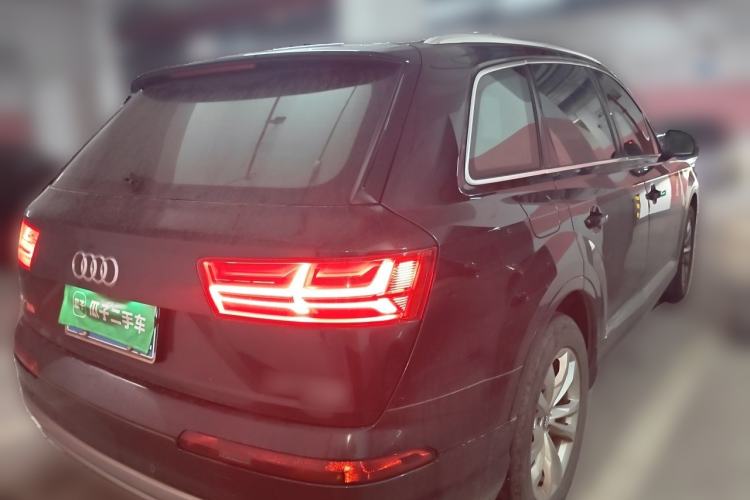 Used Audi Q7 2018 40 TFSI Comfort Model Rear Right 45 Deg