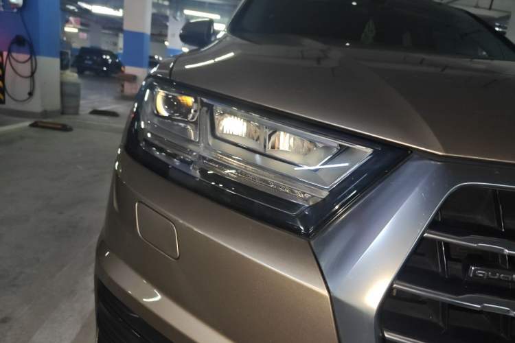 Used Audi Q7 2018 40 TFSI Comfort Model Right Front Headlight