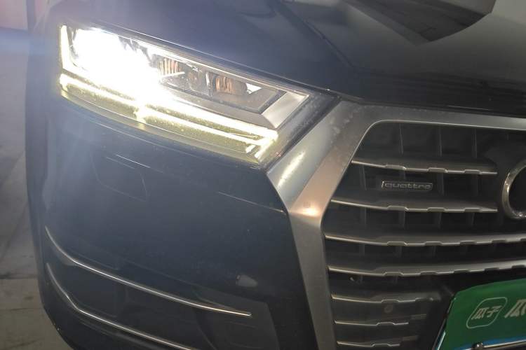 Used Audi Q7 2018 40 TFSI Comfort Model Right Front Headlight