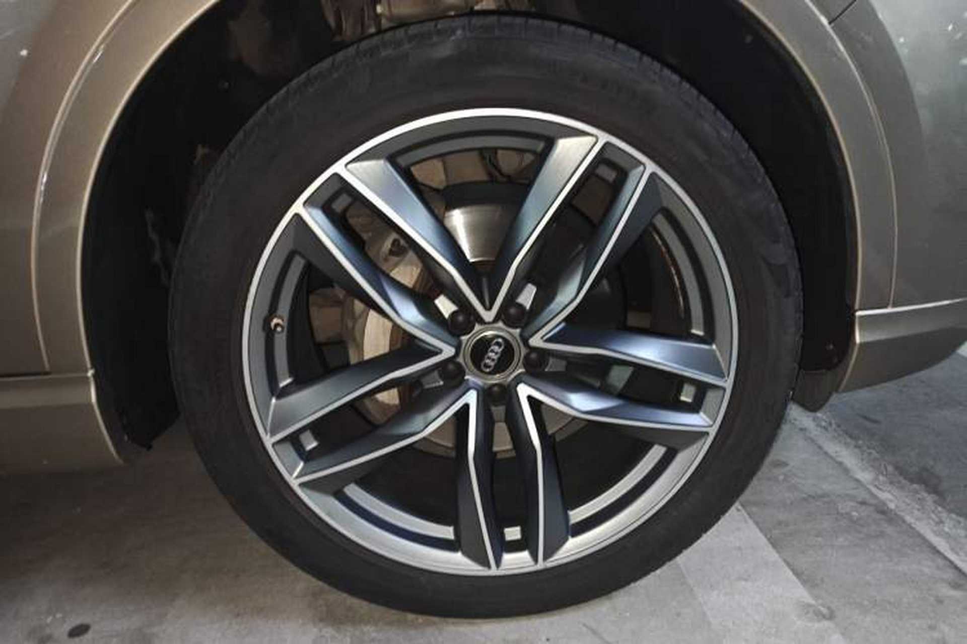 Used Audi Q7 2018 40 TFSI Comfort Model Right Front Wheel Hub