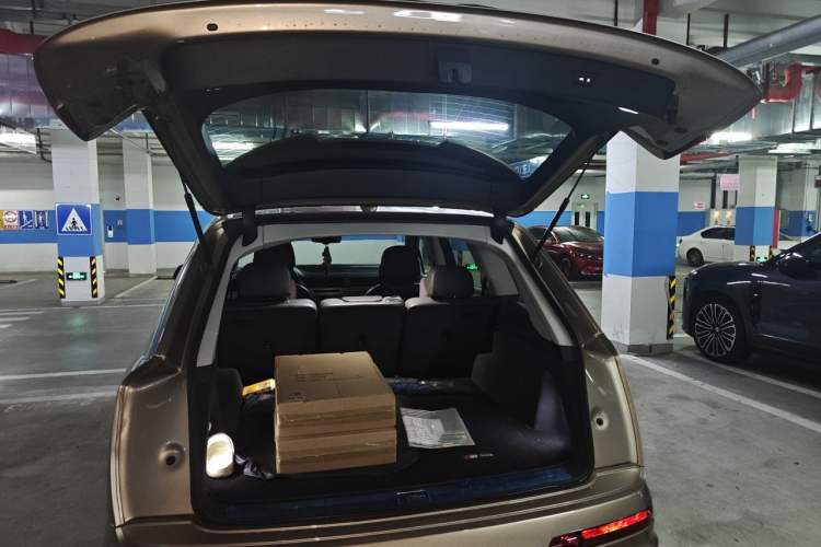 Used Audi Q7 2018 40 TFSI Comfort Model Trunk