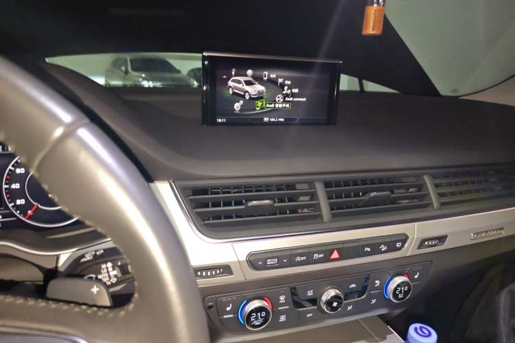 Used Audi Q7 2018 45 TFSI Technology Edition Audio And AC Panel