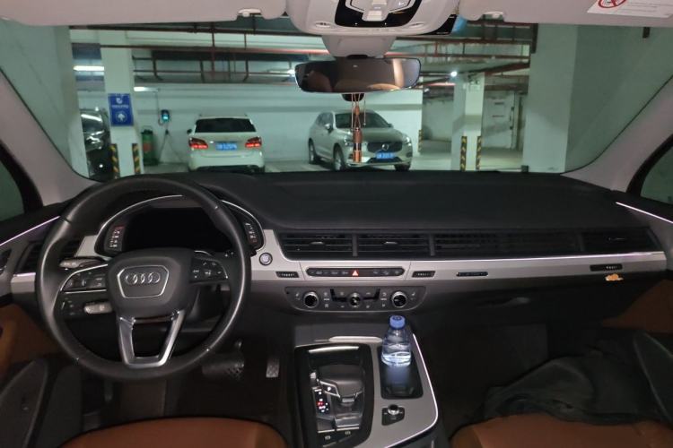Used Audi Q7 2018 45 TFSI Technology Edition Center Console
