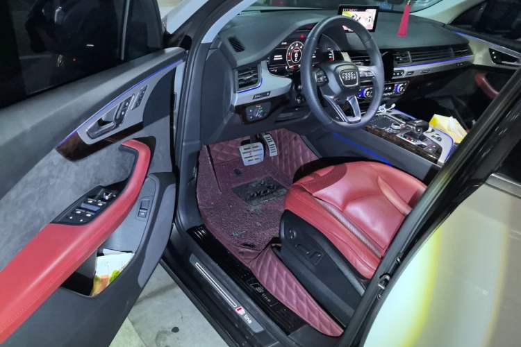 Used Audi Q7 2018 45 TFSI Technology Edition Driver Seat
