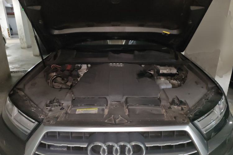 Used Audi Q7 2018 45 TFSI Technology Edition Engine Bay