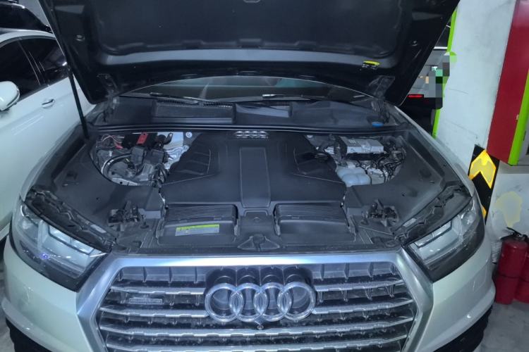 Used Audi Q7 2018 45 TFSI Technology Edition Engine Bay