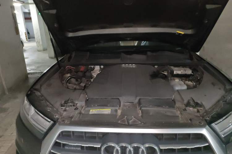 Used Audi Q7 2018 45 TFSI Technology Edition Engine Bay Right