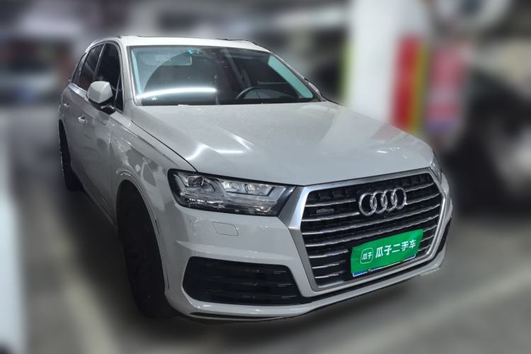 Used Audi Q7 2018 45 TFSI Technology Edition Front Right 45 Deg