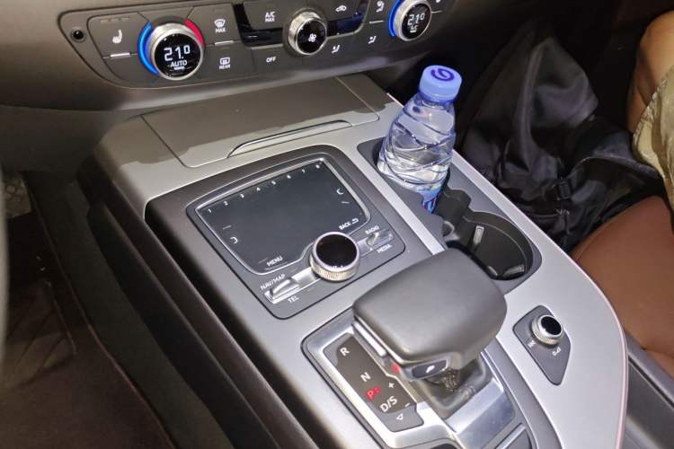 Used Audi Q7 2018 45 TFSI Technology Edition Gear Lever