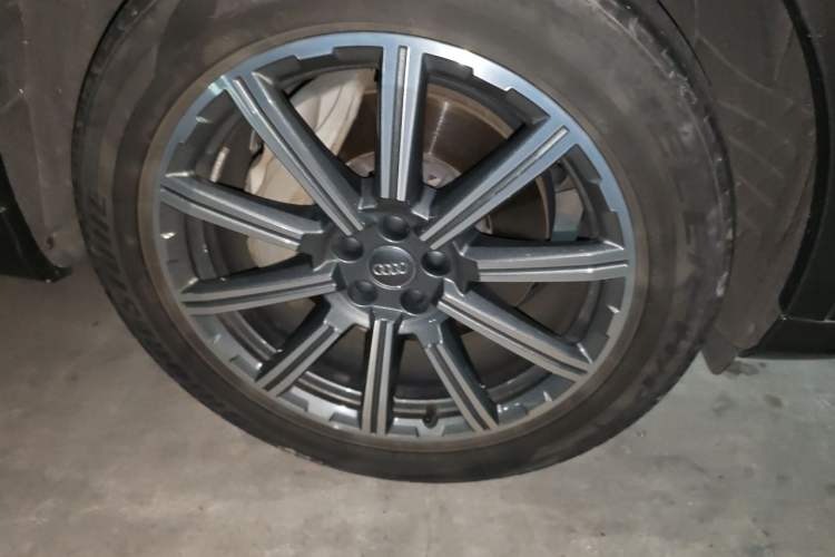 Used Audi Q7 2018 45 TFSI Technology Edition Right Front Wheel Hub