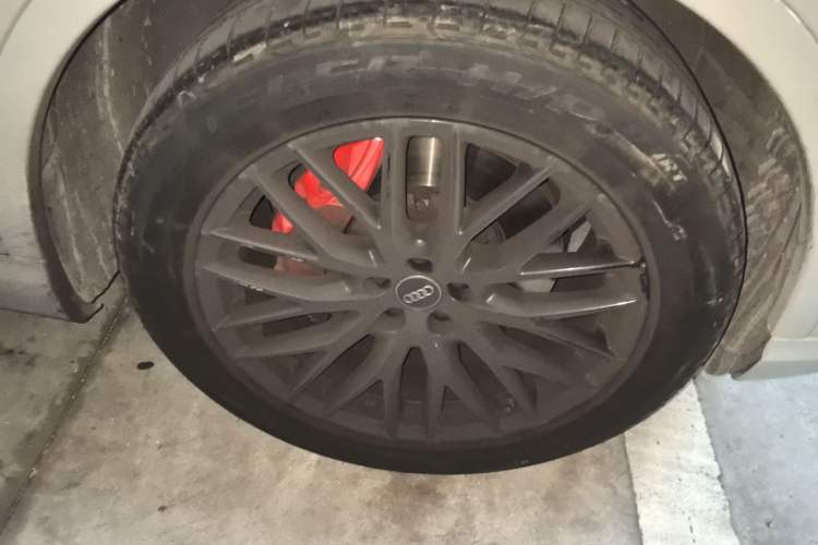 Used Audi Q7 2018 45 TFSI Technology Edition Right Front Wheel Hub