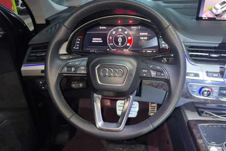 Used Audi Q7 2018 45 TFSI Technology Edition Steering Wheel