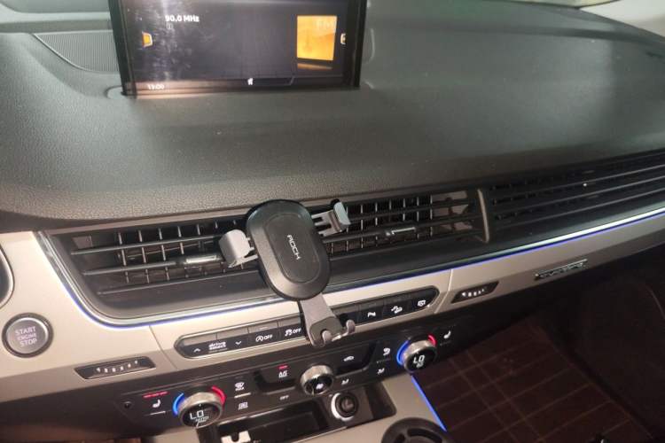 Used Audi Q7 2018 40 TFSI Comfort Model Audio And AC Panel