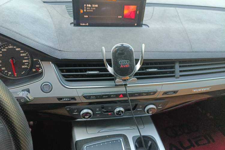 Used Audi Q7  Audio And AC Panel
